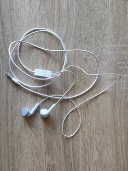 Router, HDMI kábel, HP nabíjačka, USB nabíjačka, Slúchadla S - 9