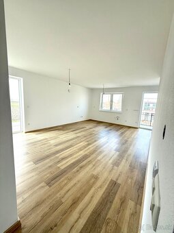 Trojizbový byt s balkónom - 9