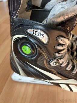 Hokejové korčule reebok us 10,5 + šnúrky howies - 9