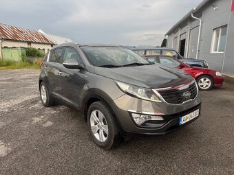 Kia Sportage 2.0 CRDi AWD - 9