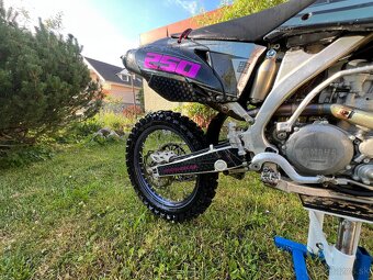 Yamaha yzf 250 - 9