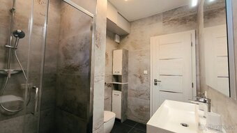 Novozrekonštruovaný, nadštandardne zariadený 2i byt v centre - 9
