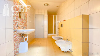Priestranný 2-izbový apartmán v centre Popradu s parkovaním - 9