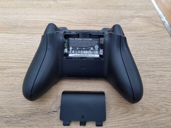 Predám Xbox Series X 1TB - 9