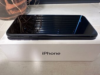 iPhone XR - čierny - 64gb - 9