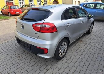 Kia Rio 1,1 CRDi Comfort nafta manuál 55 kw - 9