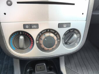 Opel Corsa 1.2 16V Smile - 9