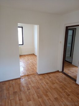 Predaj  domu s veľkým pozemkom - 9