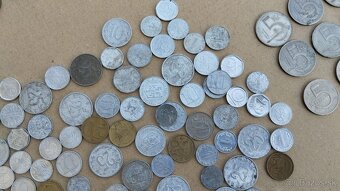 Mix minci - staré mince - konvolut minci v dřevěné truhličce - 9