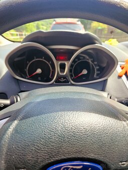 Ford Fiesta 1,2 benzín manuál r.v.2009 - 9