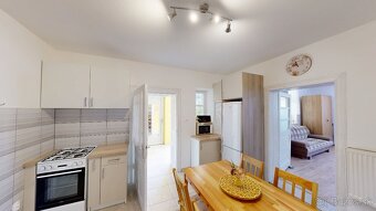 Romantický RD po kompletnej rekonštrukcii v Dolných Salibách - 9