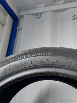 Zánovné letné Hankook 255/40R19 DOT2323 - 9