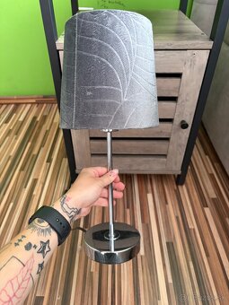 Nočné stolíky a lampy - 9