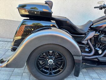 Harley Triglide - 9