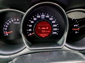 Predám Kia ceed 1,4 benzín 73kW 2014 - 9