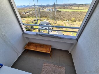 Krásny 3-izbový byt s loggiou / 68 m2 / - Bytča - 9