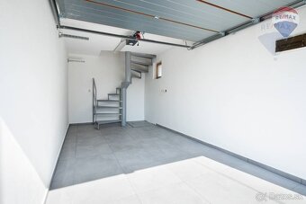 PREDAJ: OBCHODNÝ PRIESTOR, DUNAJSKÁ STREDA - ŠPORTOVÁ ULICA - 9