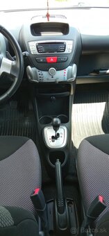 Predam Toyota Aygo r.v.2013 automat - 9