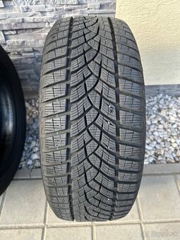 215/55 R17 98V zimné GOODYEAR - 9