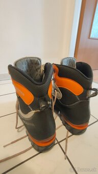 Horolezecké topánky a mačky - 9