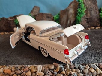 Prodám model 1:18 Chrysler 300B 1955 - 9