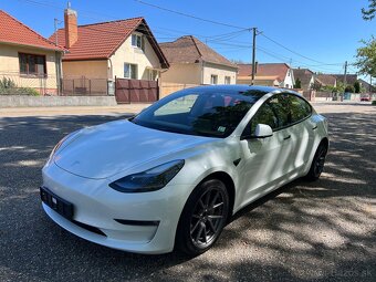 Tesla Model 3 - 9