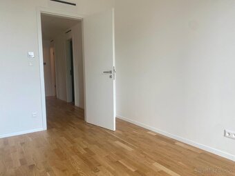 NA PREDAJ 3 IZBOVÝ BYT S BALKÓNOM V PRESTÍŽNOM KOMPLEXE  MET - 9