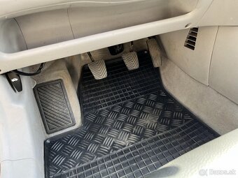 Predám HYUNDAI ACCENT SEDAN 71,3KW Manuál - 9