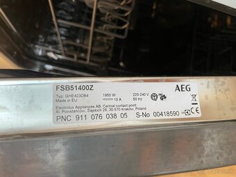 Vstavana umyvacka riadu AEG (45cm) - 9