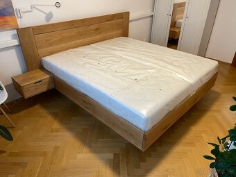 Dubová posteľ z masívu - úložný priestor, nočné stolíky - 9