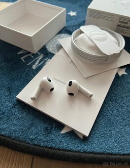 Apple AirPods (3. generácie) s Lightning nabíjacím puzdrom - 9