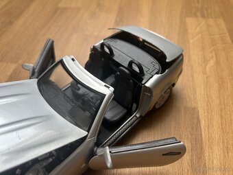 Mercedes-benz SLK 230 1:18 Maisto - 9
