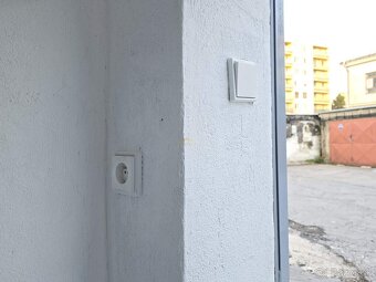 Veľmi pekná garáž s el. / TOP stav /Jakobyho / CENTRUM - 9