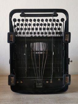 Starožitný písací stroj LC Smith Super Speed z roku 1937 - 9