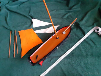 Drevený, plávajúci model lode - plachetnice - 9