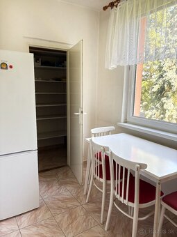 Na predaj priestranný 2-izbový byt, SEVER – 65 m2, balkón - 9