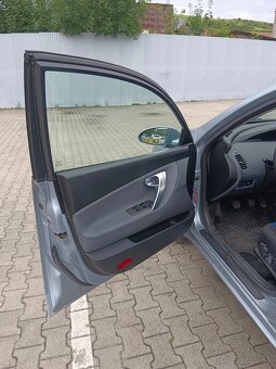 Nissan Primera 1.8 - 9