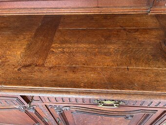 Historický príborník v rustikálnom štýle - 9