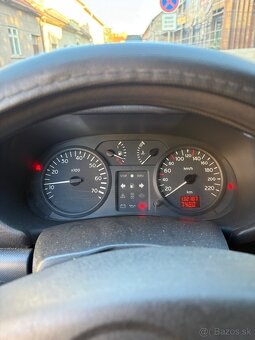 Renault Clio 1.2 benzín 2002 - 9