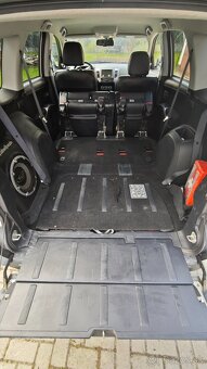 Mitsubishi Outlander 2.2 / diesel / 4x4 SUV / 7.miestne - 9