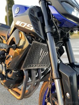 YAMAHA MT-09 AKRAPOVIC - 9