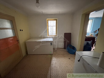 Starší rodinný dom s 20 á pozemkom v Sasinkove na predaj - 9