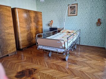 Ponúkame na predaj rodinný dom vhodný aj na podnikanie v Môť - 9