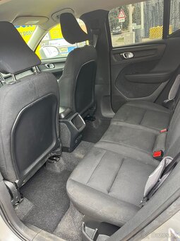 Volvo XC40 T4 190k Momentum AWD A/T - 9