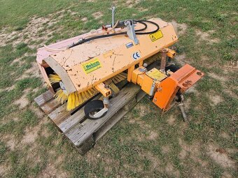 Zametacia kefa so zbernou nádobou - 9