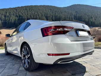 Škoda Superb 2.0 TDi 4x4 Sportline - 9