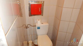SPEKTRUM REALITY- Na PREDAJ garsónka, 23 m2 s loggiou, okres - 9