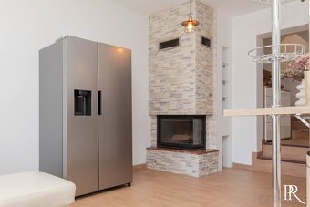 PRÍJEMNÝ 3 IZBOVÝ RD S BAZÉNOM NA BREHU VAJNORSKÝCH JAZIER - 9