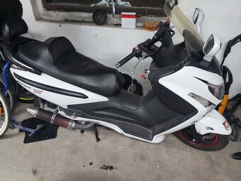 Skuter Joymax 300 i - 9