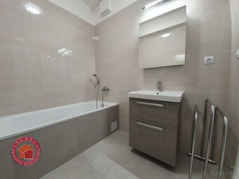 Krásny 2 izbový BYT V SENCI - CENTRUM NA NÁMESTÍ - 9